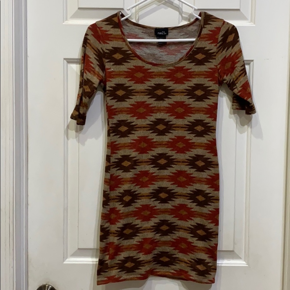 Half sleeve pattern mini dress